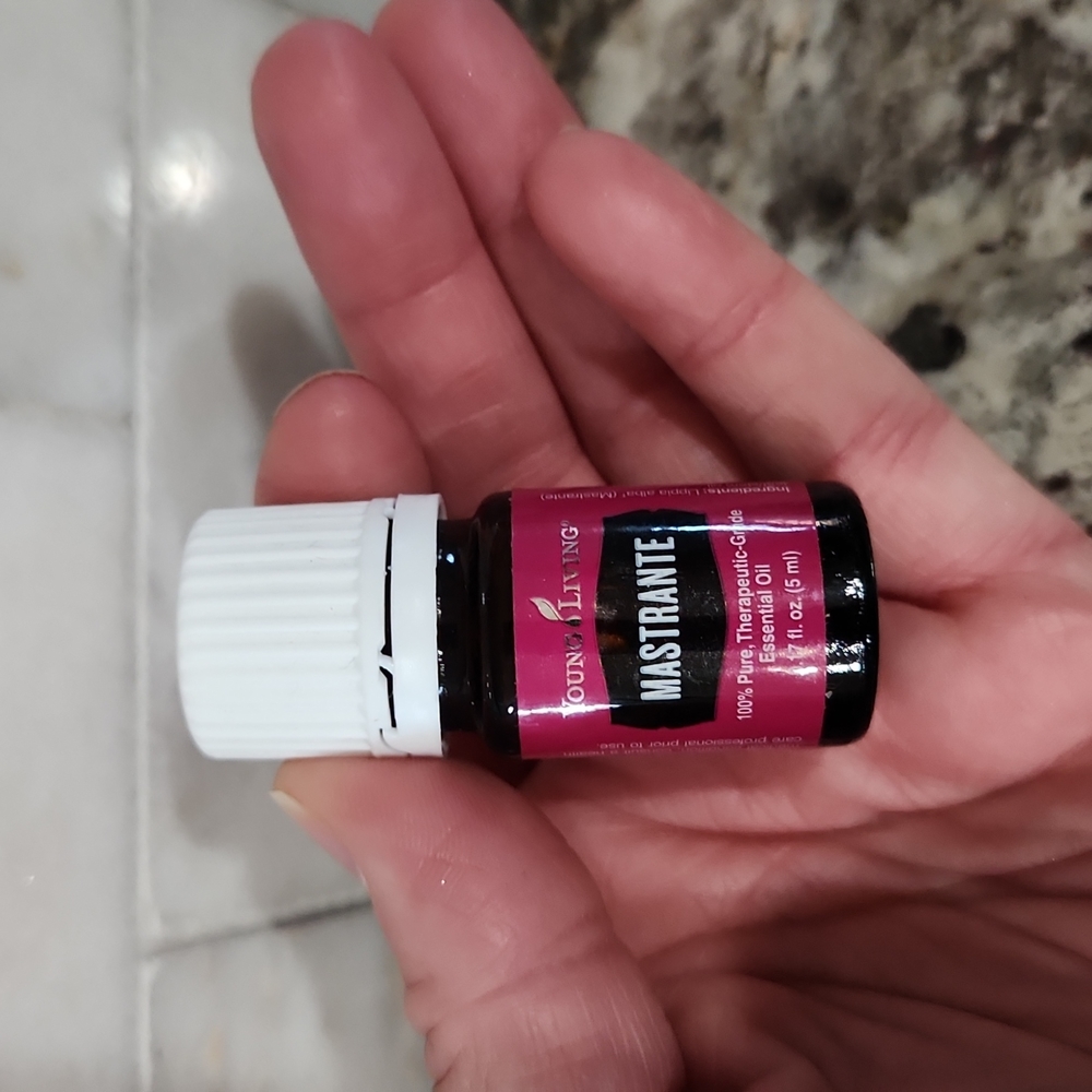 Young Living Mastrate‎